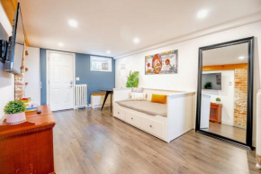Spacious 1BR Suite - Minutes from High Park and DT